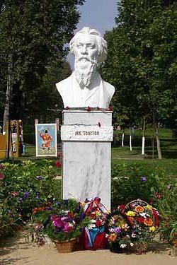 paminklas Aleksejam Tolstui